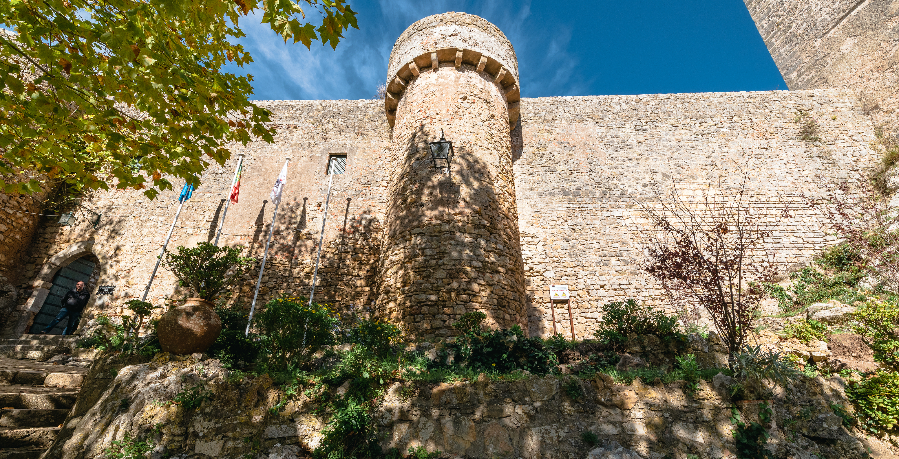 Blick auf die Außenfassade der Pousada Castelo Óbidos