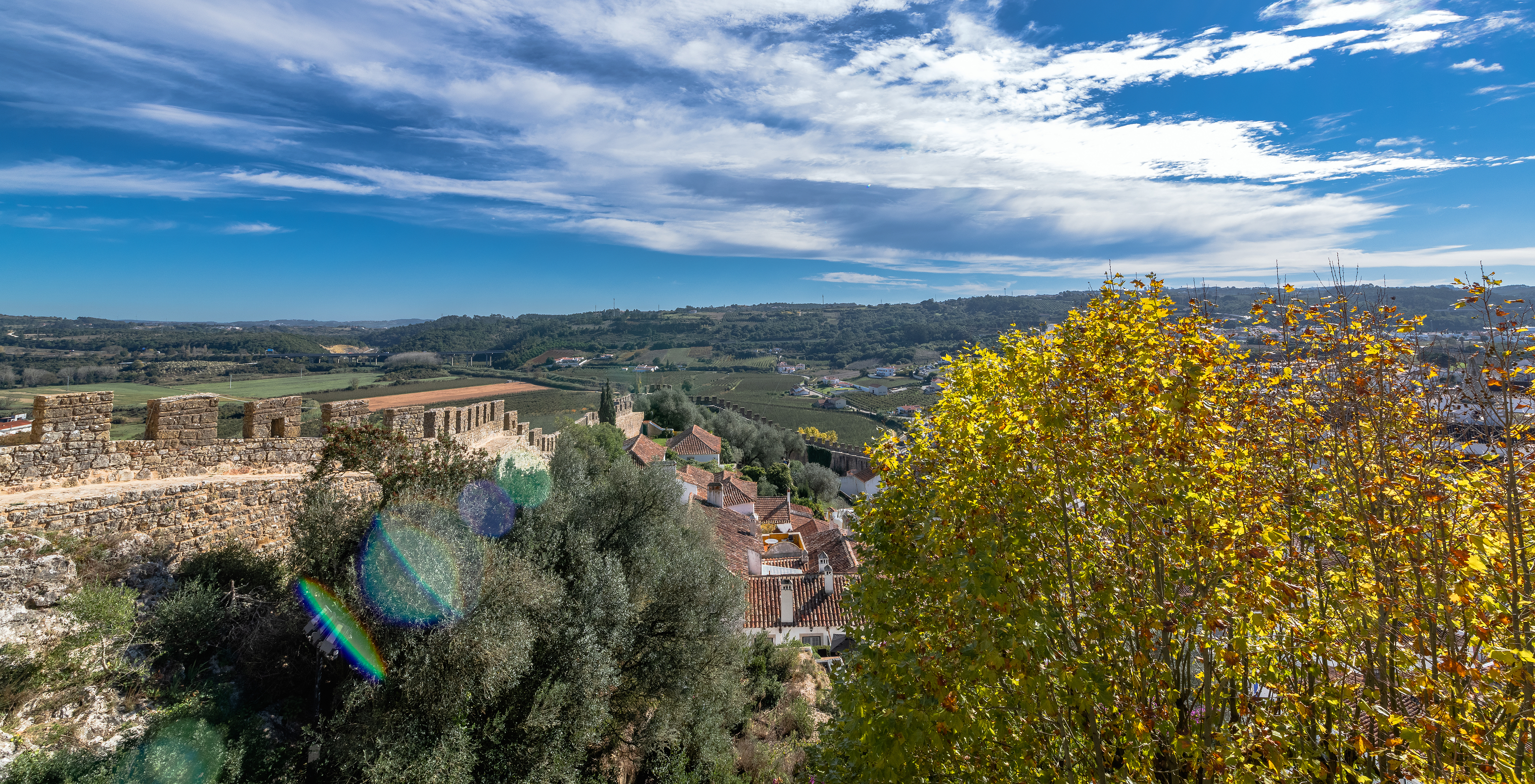 Gärten der Pousada Castelo Óbidos mit Blick auf das Dorf Óbidos