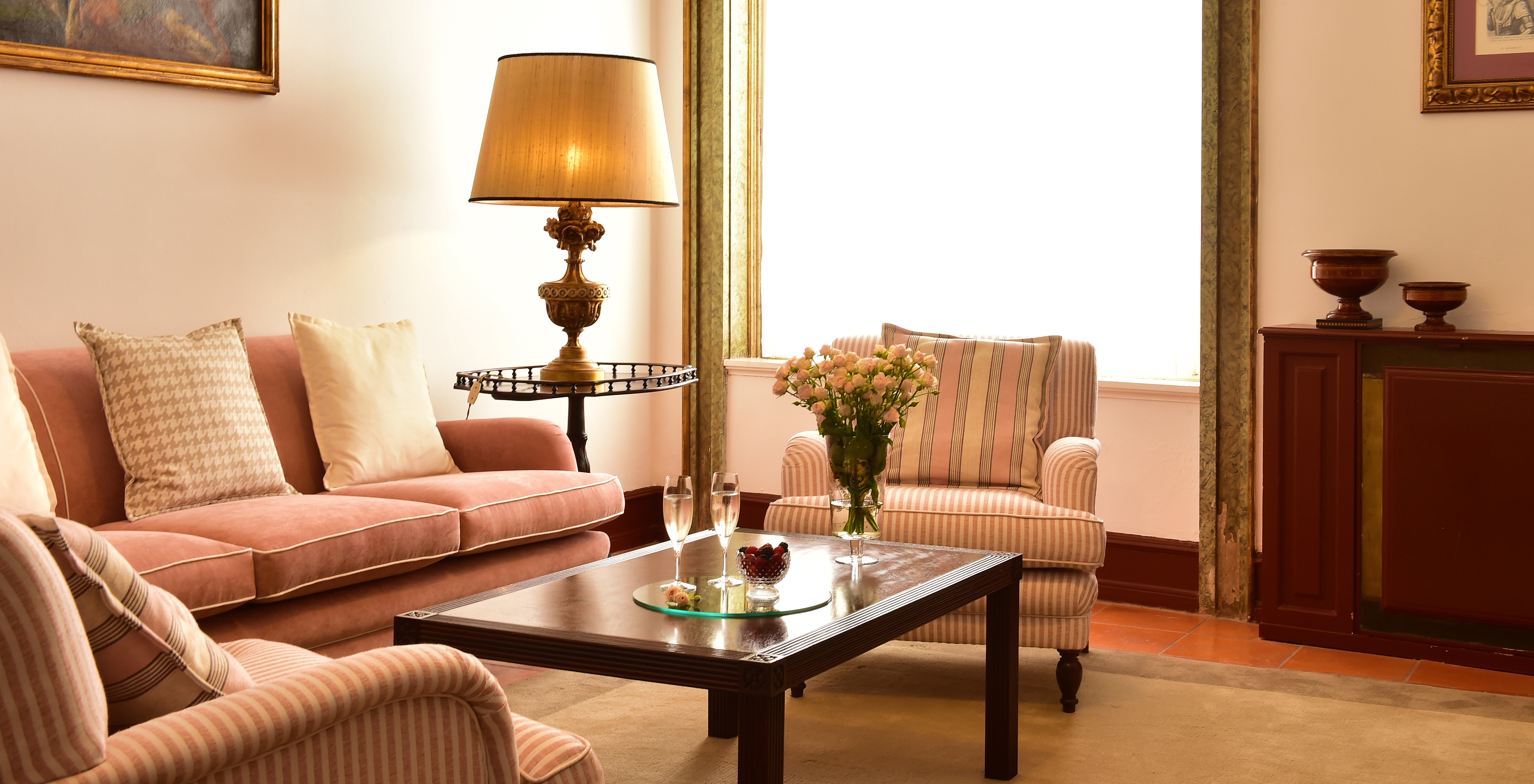 The Special Suite at Pousada Castelo Estremoz has a living room with a sofa and a table with sparkling wine and fruit