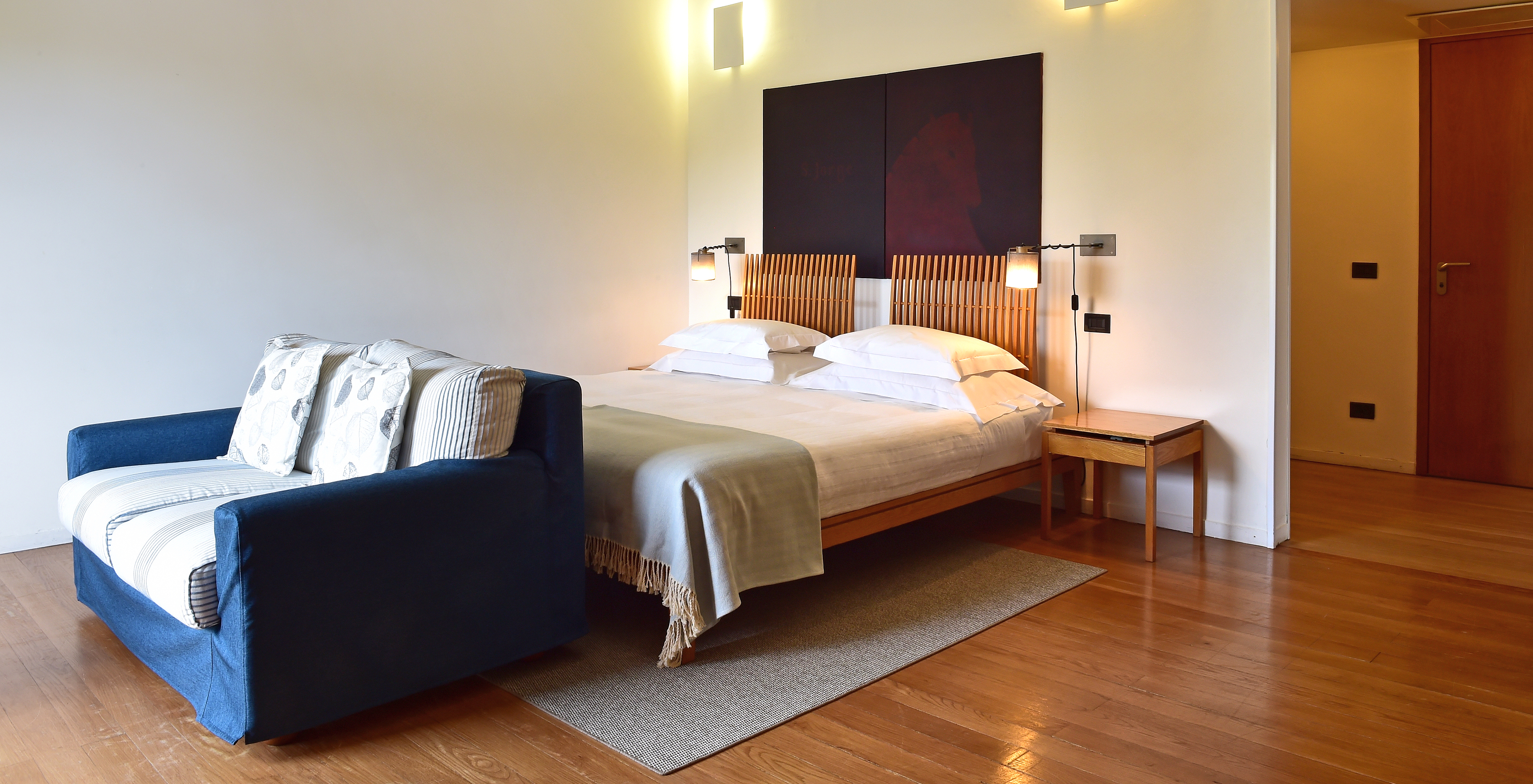 The Junior Suite of The Pousada Convento Arraiolos has two single beds together and a blue and white sofa bed