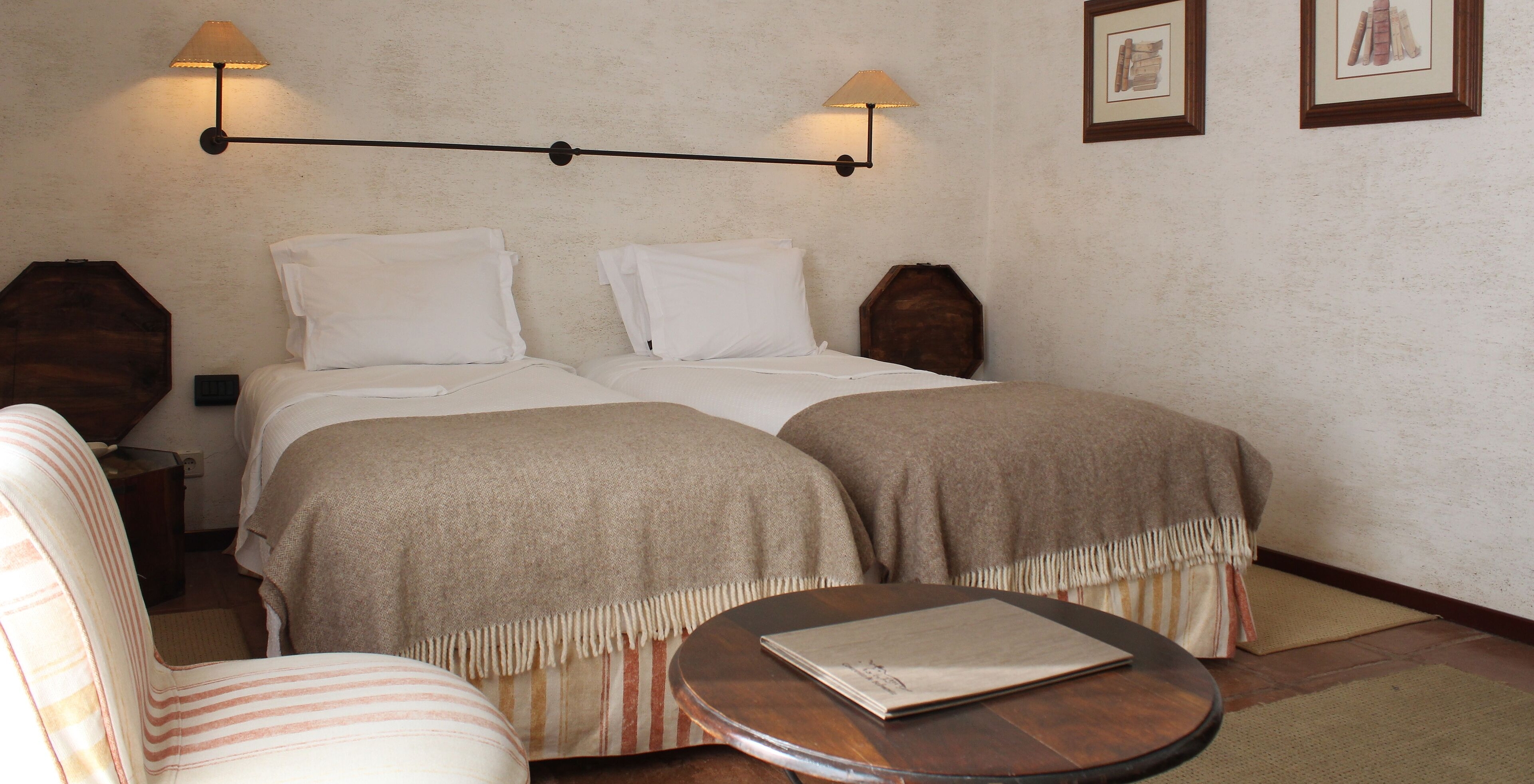 The Twin Room with Balcony of The Pousada Convento de Belmonte has two joined single beds with rustic decor