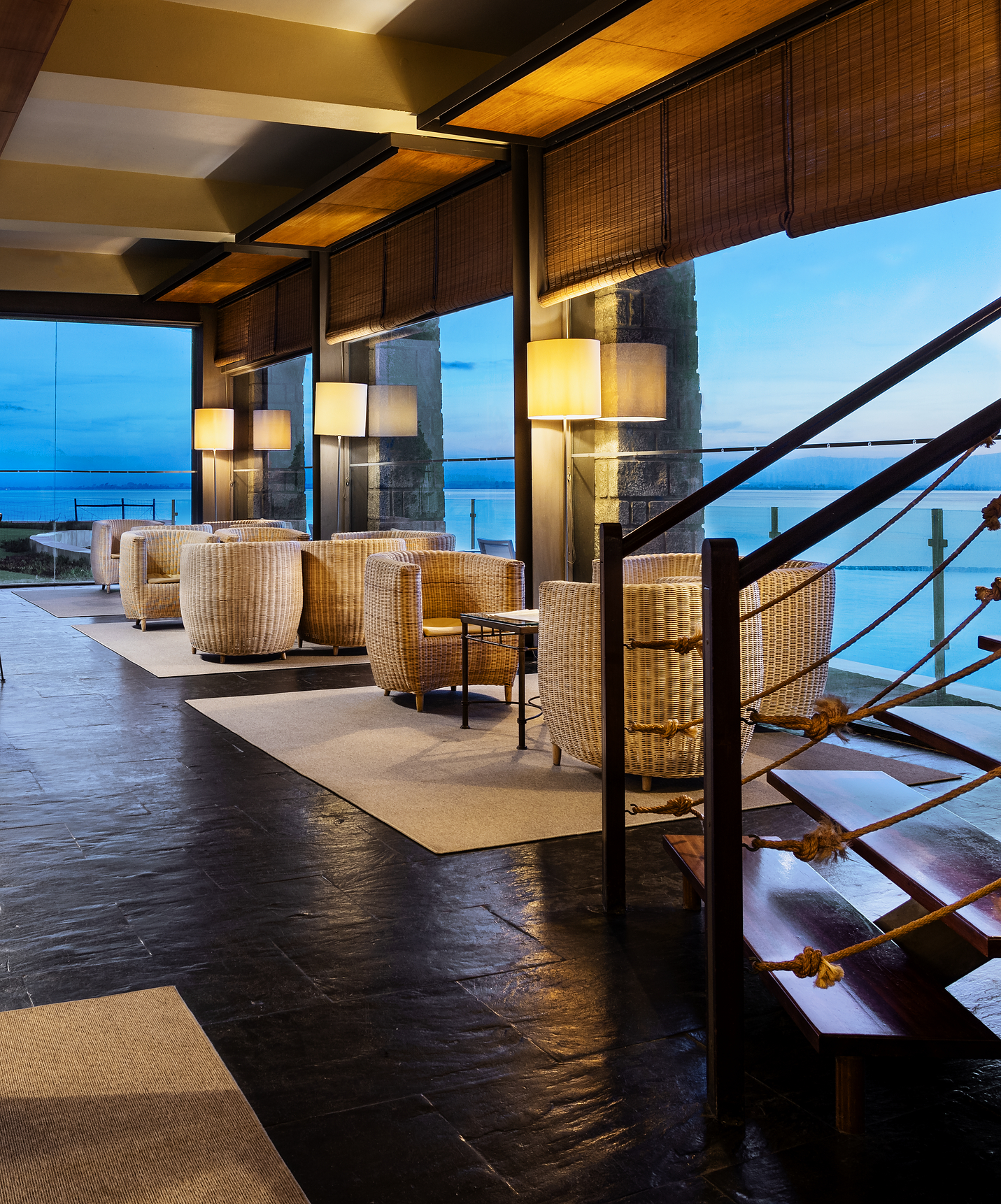 Restaurant area with some tables and chairs for dinner with a panoramic view of the lagoon in Aveiro