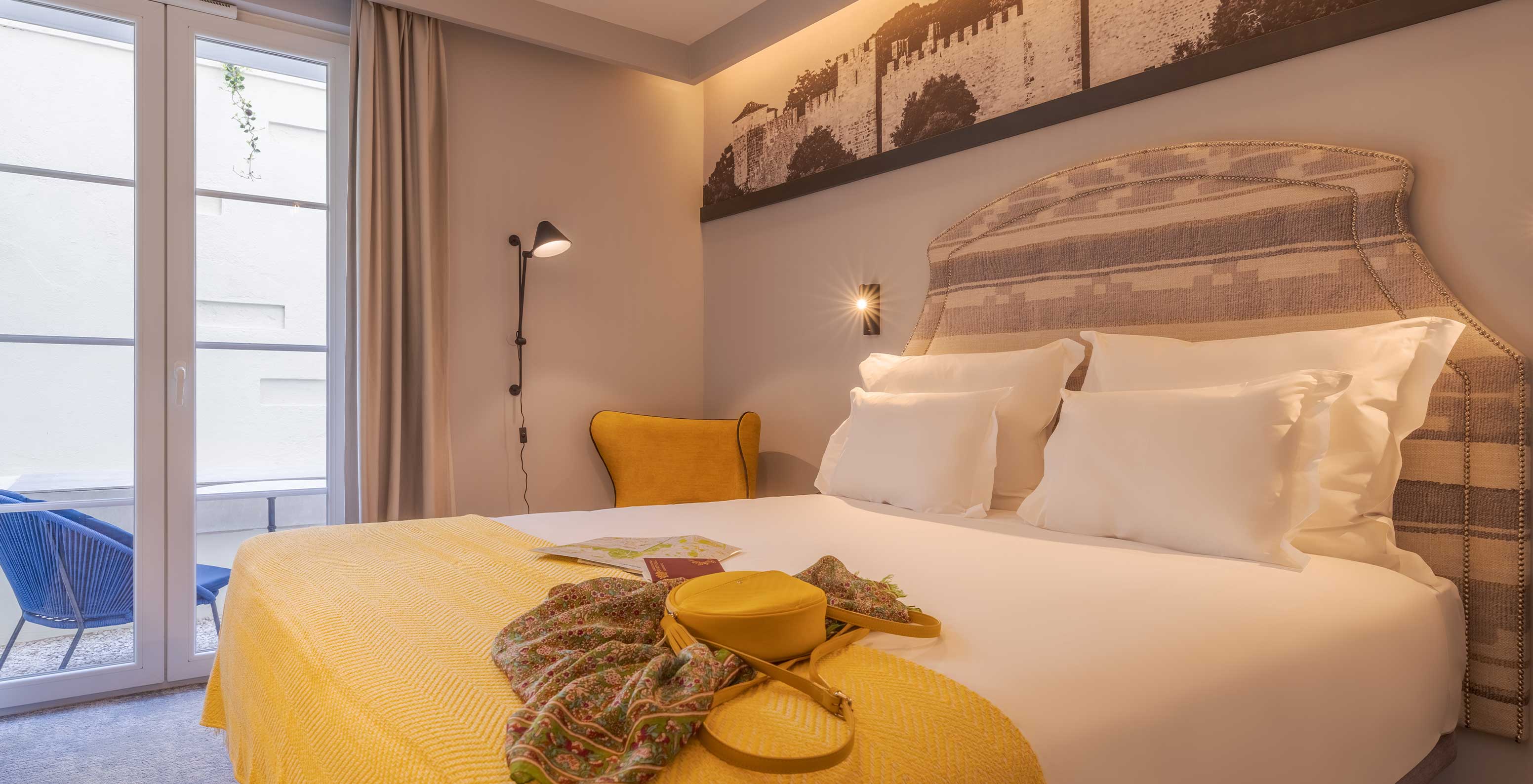 The Comfort Terrace at Pousada Alfama has a double bed that is close to the access to the balcony