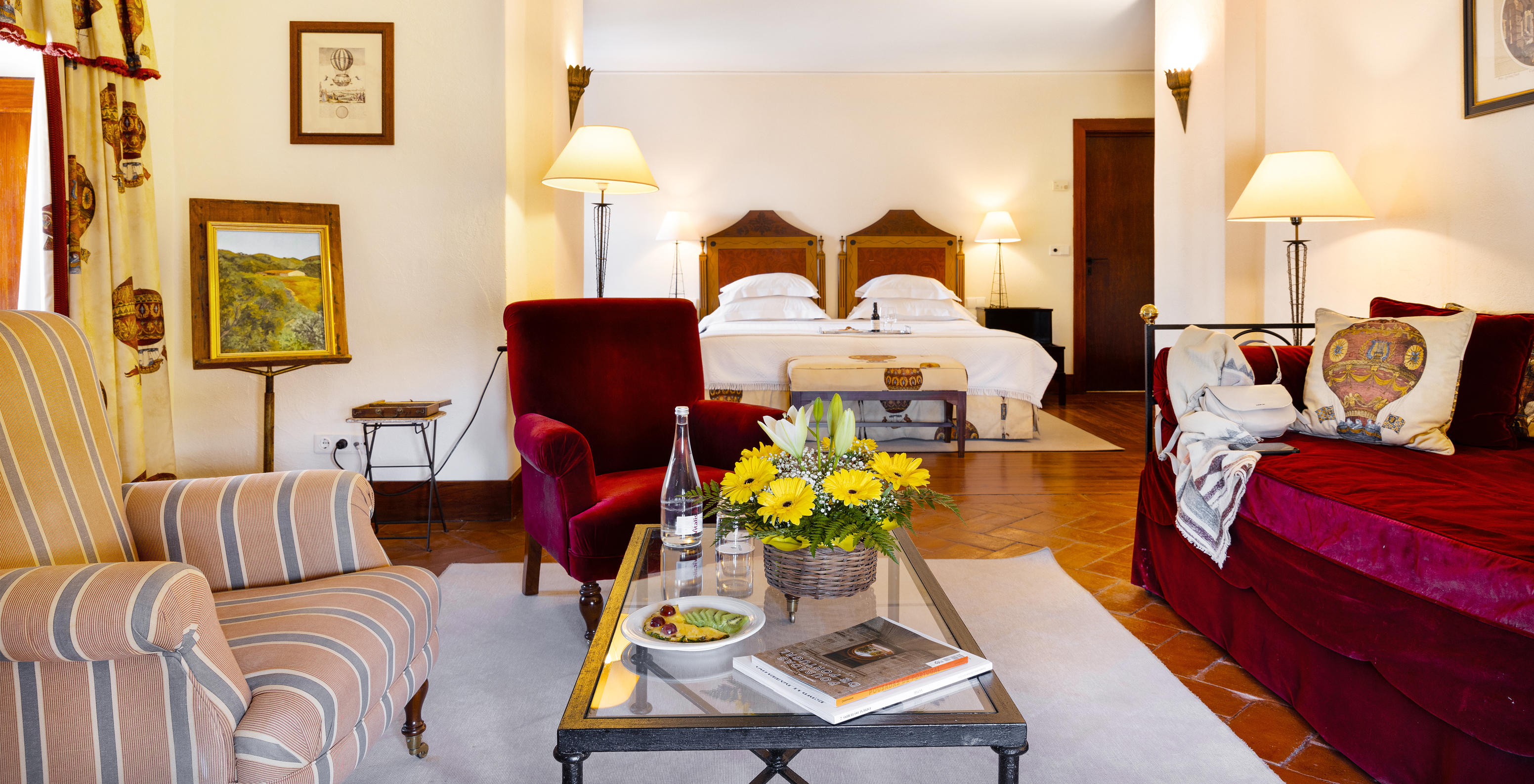 The Suite of The Pousada Convento Vila Viçosa has a seating area with a sofa and two armchairs