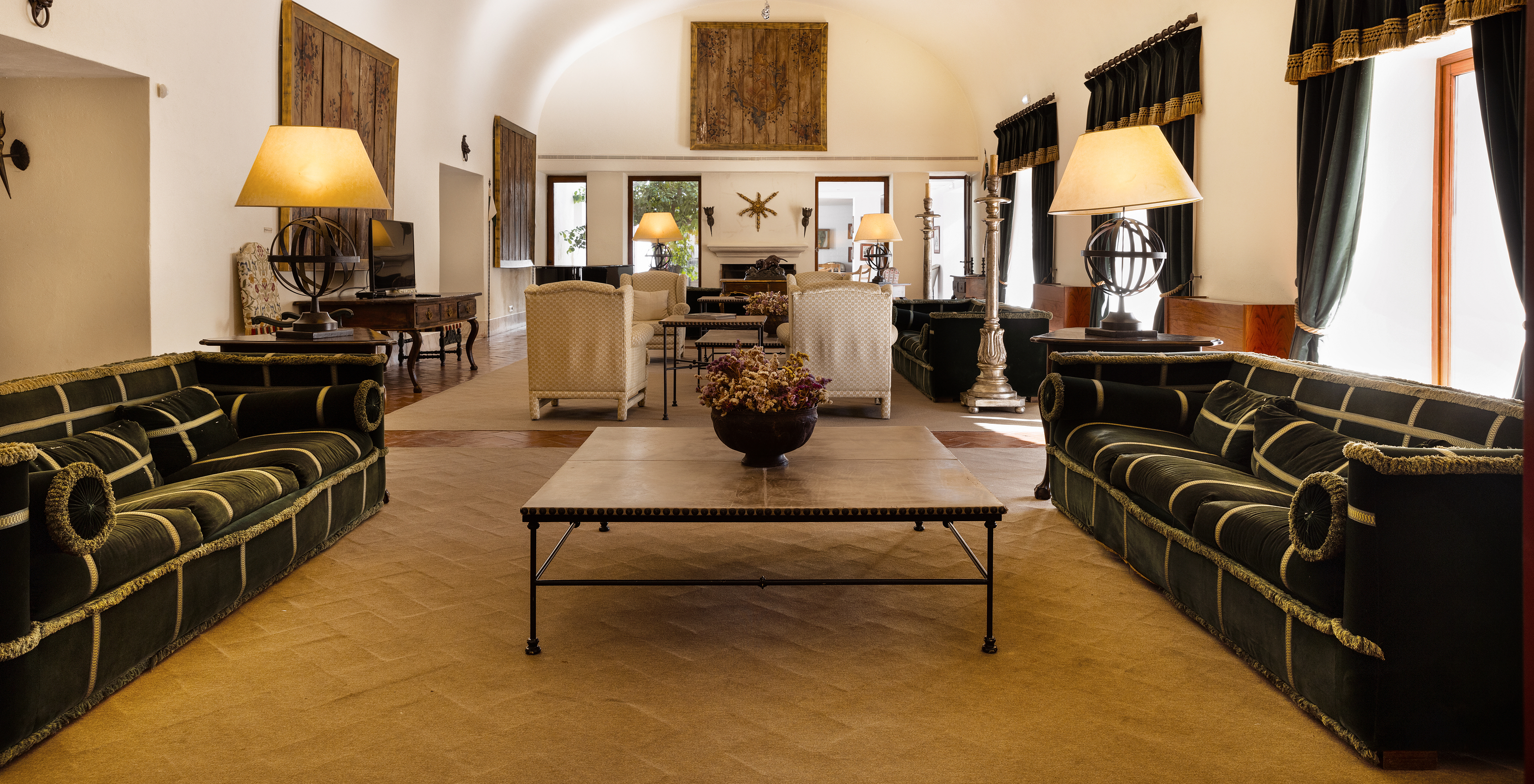 Living room at Pousada Convento Vila Viçosa with several sofas and side tables, with typical Alentejo decor