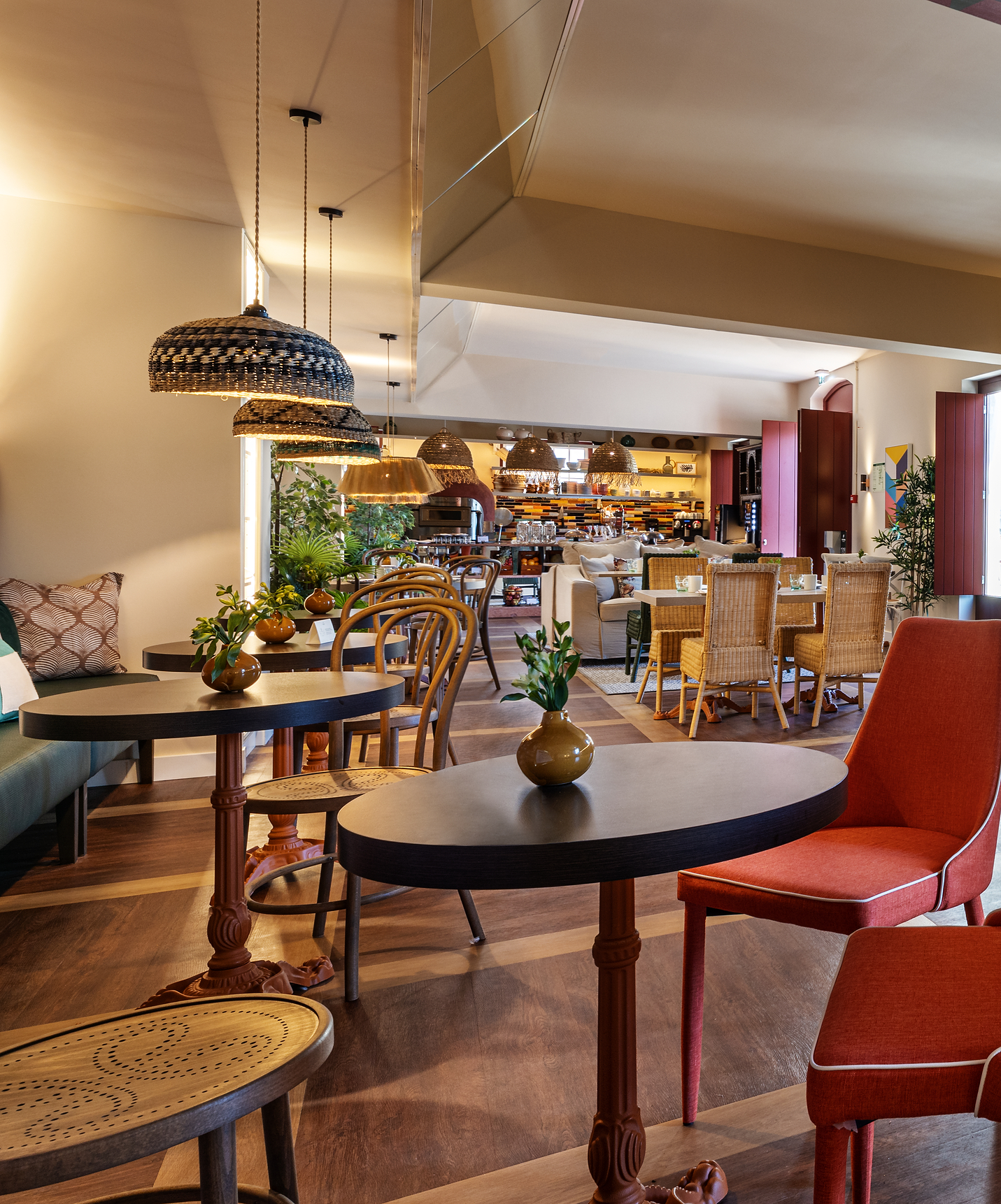 Restaurant with modern decor in shades of red and brown and a bar at Historic Hotel Near the Beach