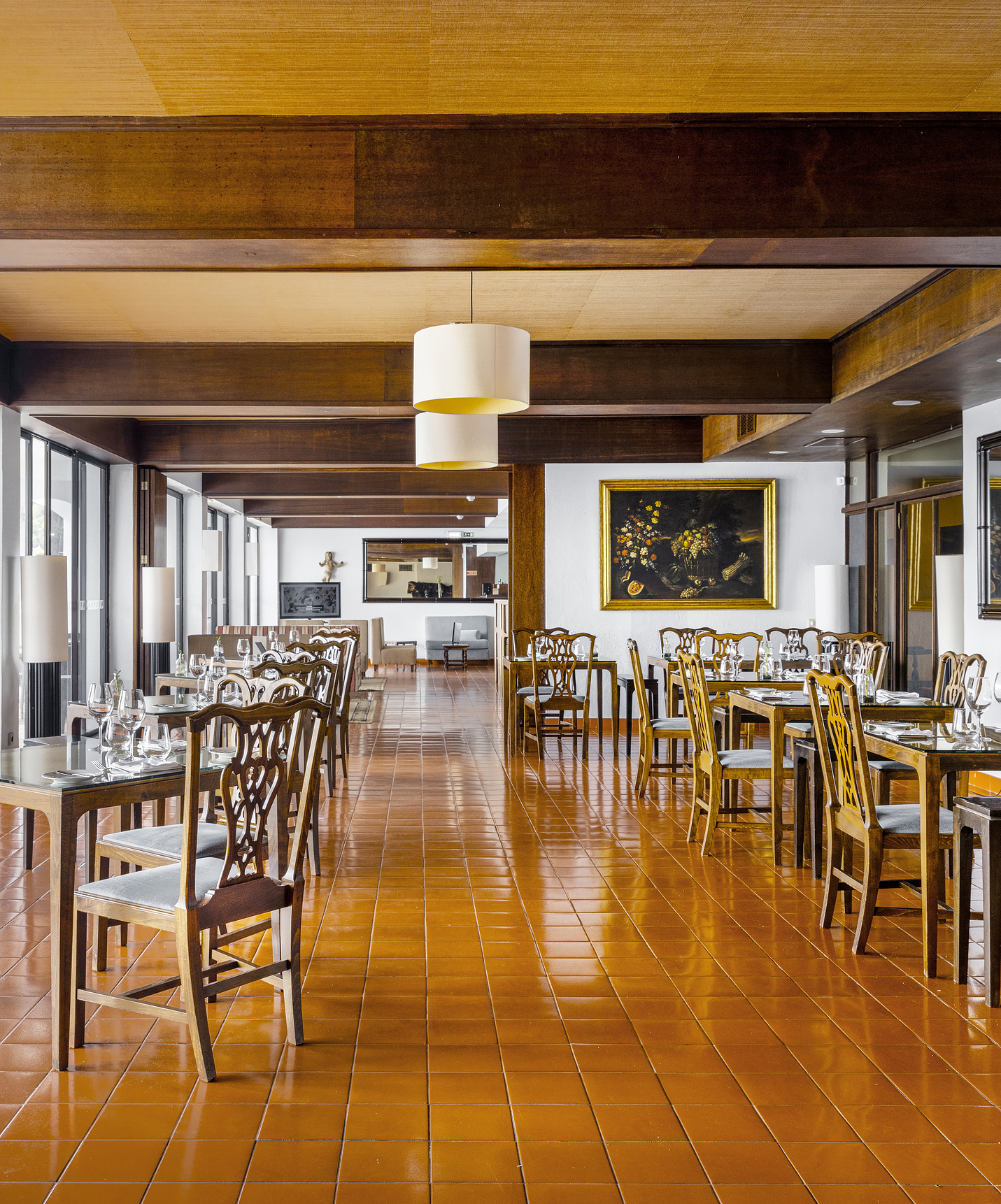Restaurant - Pousada Forte Horta Pousada Forte da Horta, historic hotel in the Azores, has a spacious restaurant with several tables and chairs
