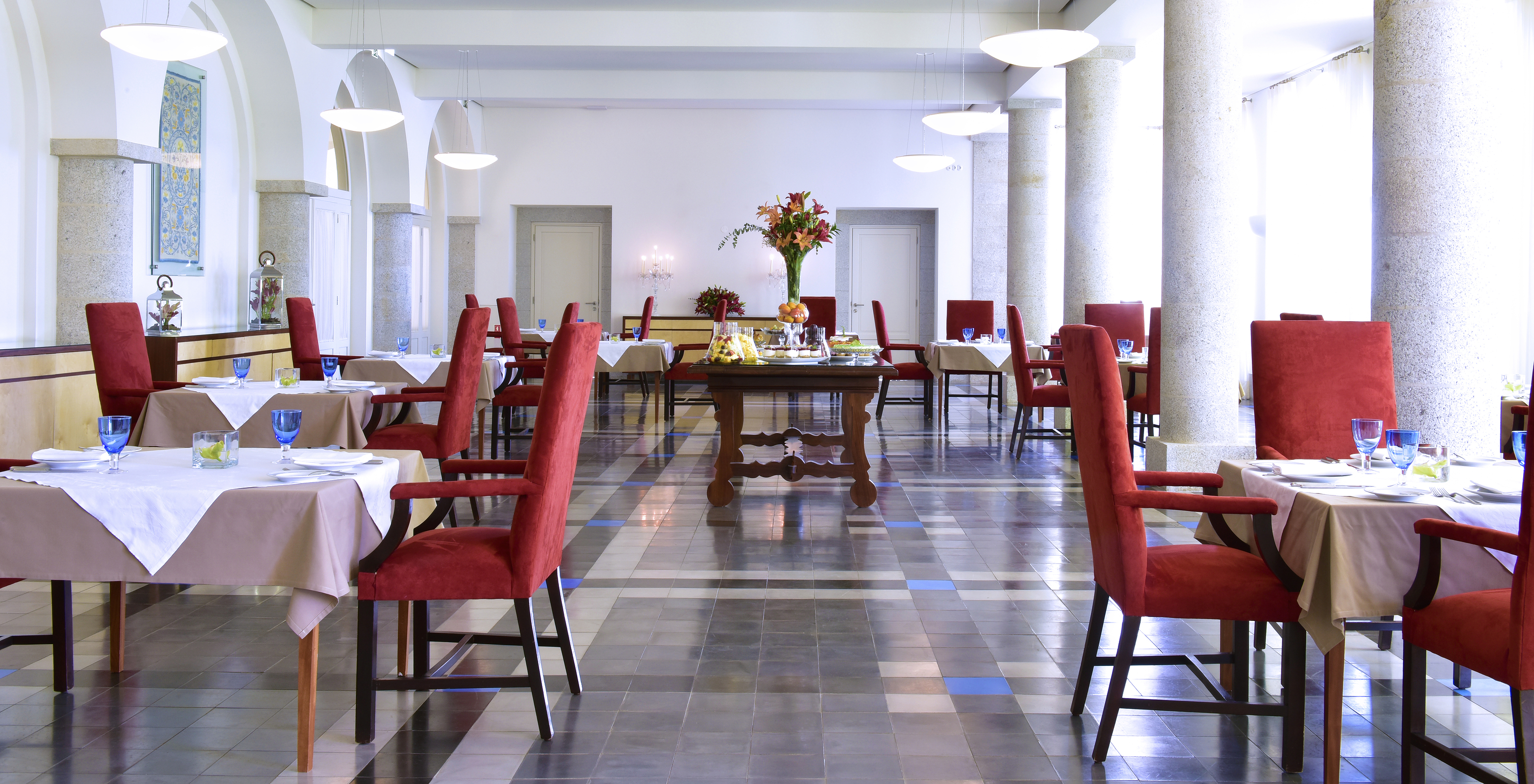 The Pousada Serra da Estrela restaurant at the Historic Hotel in Serra da Estrela has several tables and stone columns