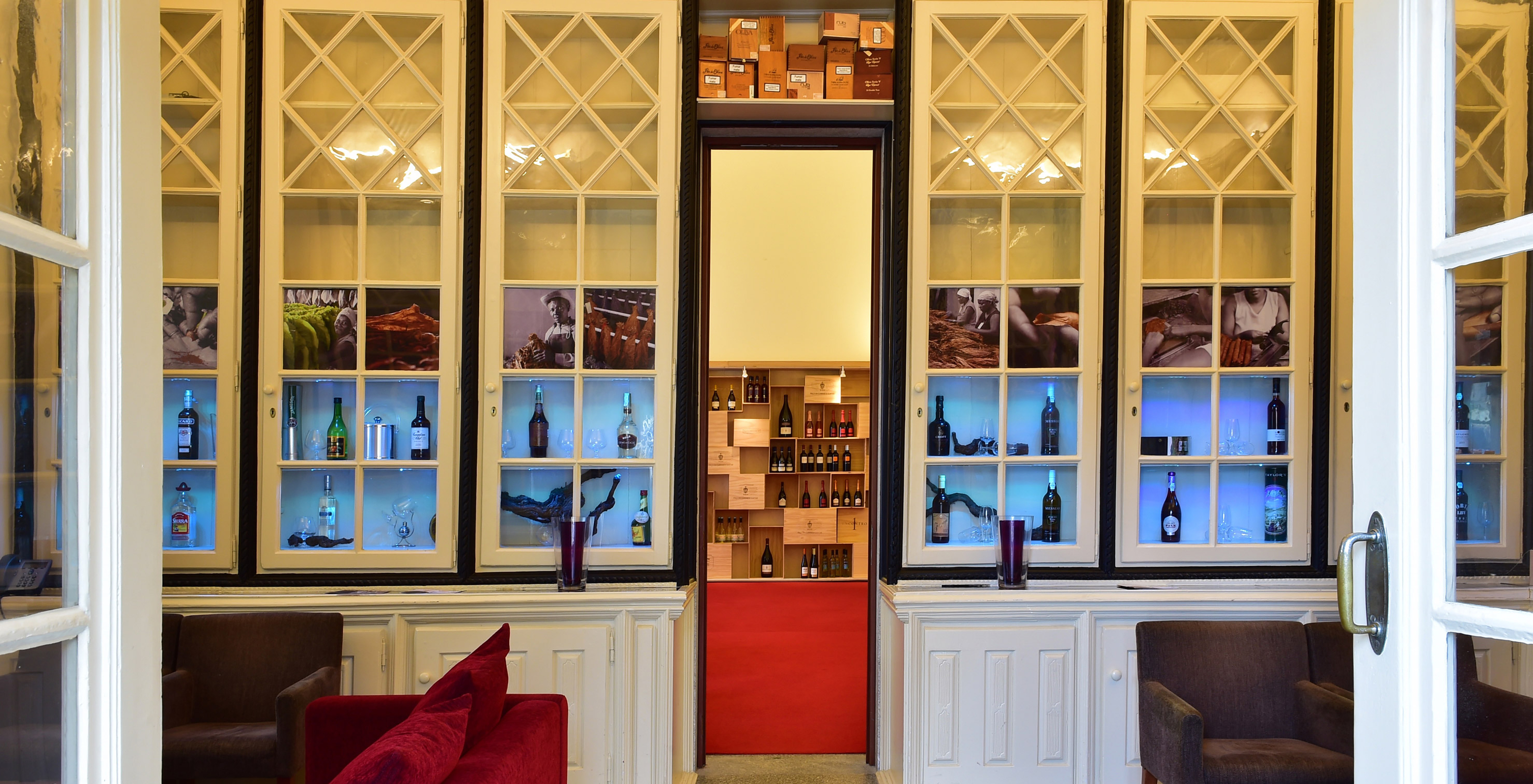 Space at Pousada Viseu dedicated to wine display and sale, with a large glass cabinet with some bottles