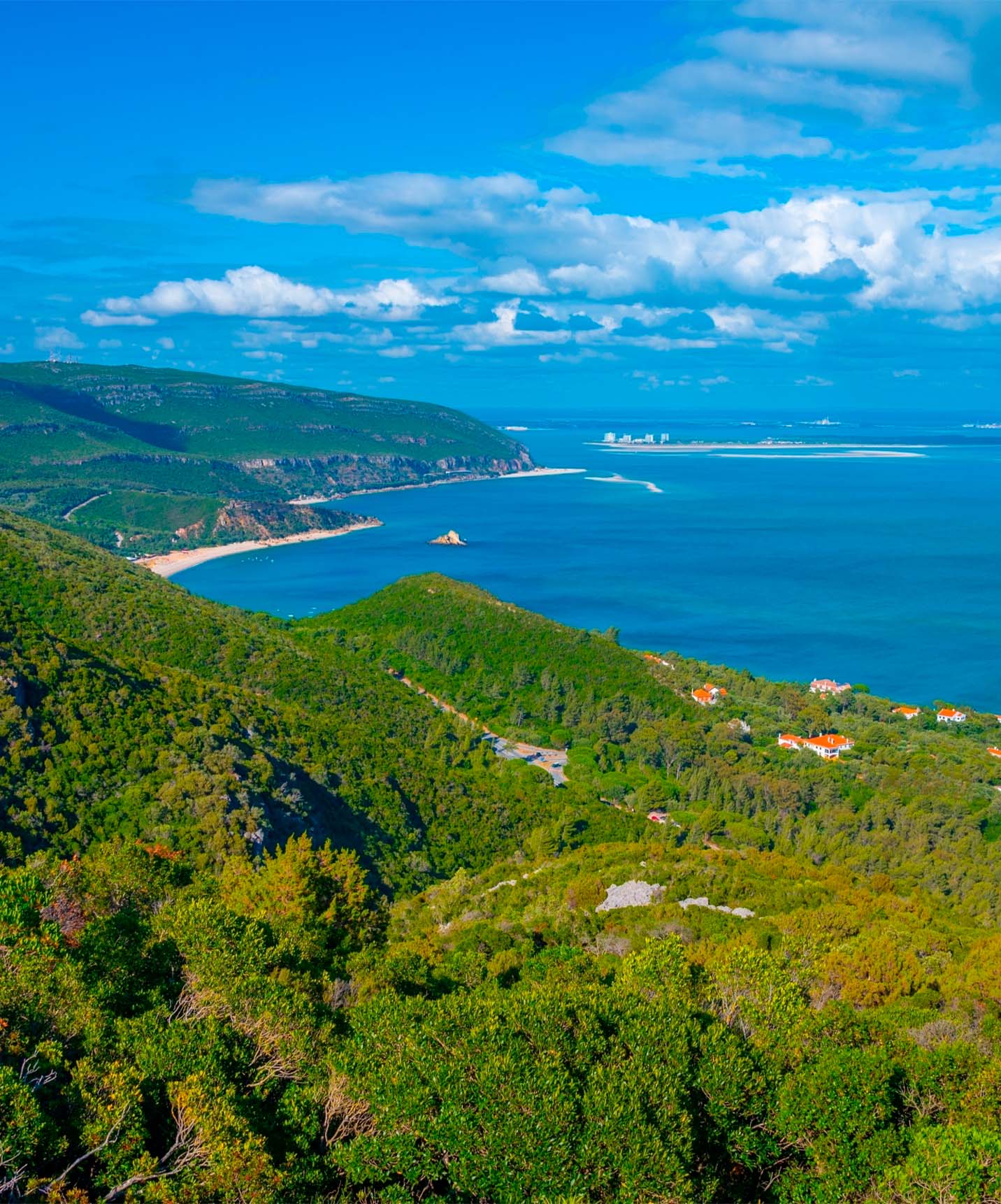 Stay at the Pousada Castelo Palmela, a hotel in Palmela, and enjoy a sunny day exploring the Serra da Arrábida