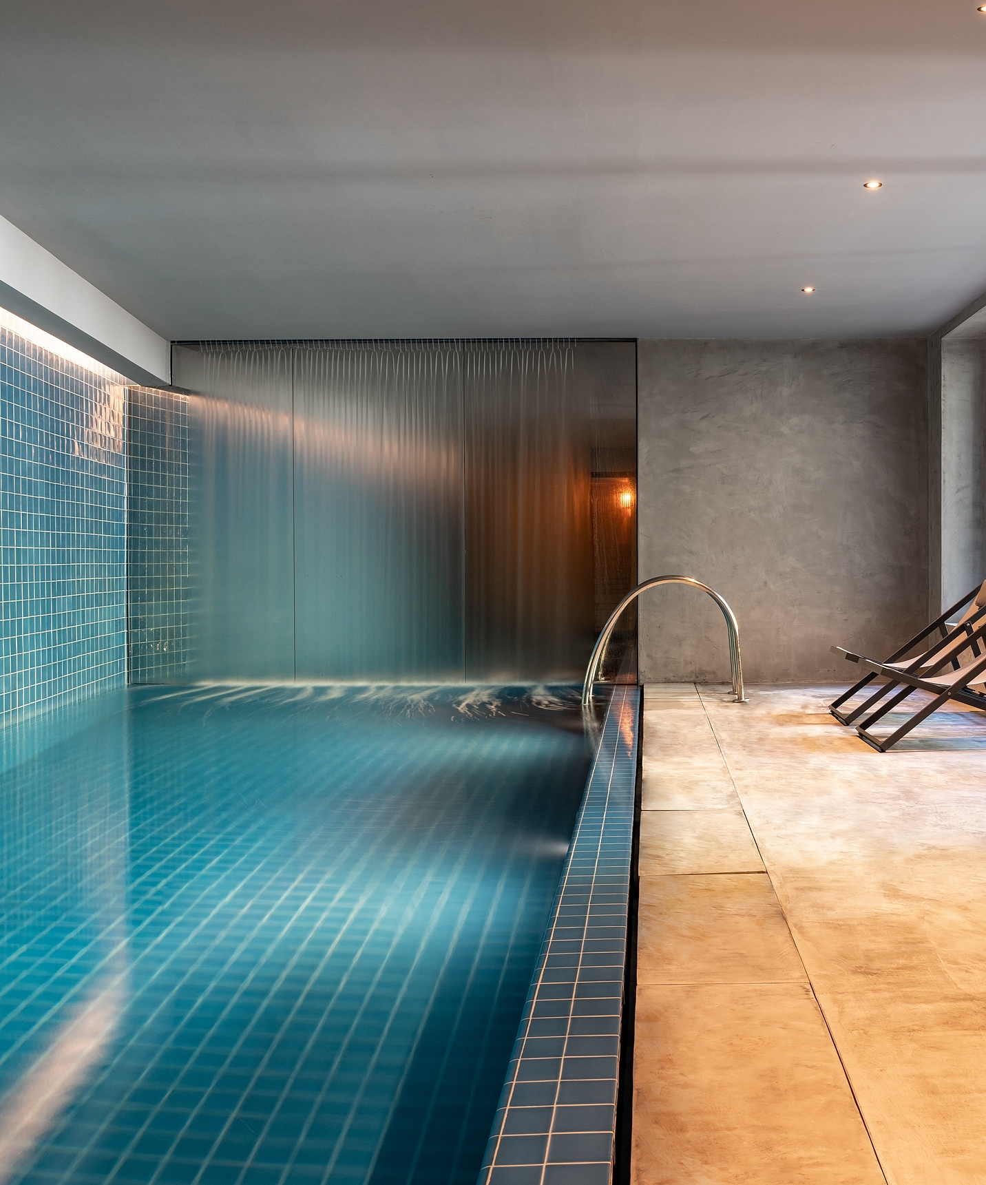 Pool - Pousada Porto - Rua das Flores Pousada Porto - Rua das Flores, a hotel in downtown Porto, has an indoor pool with two chairs