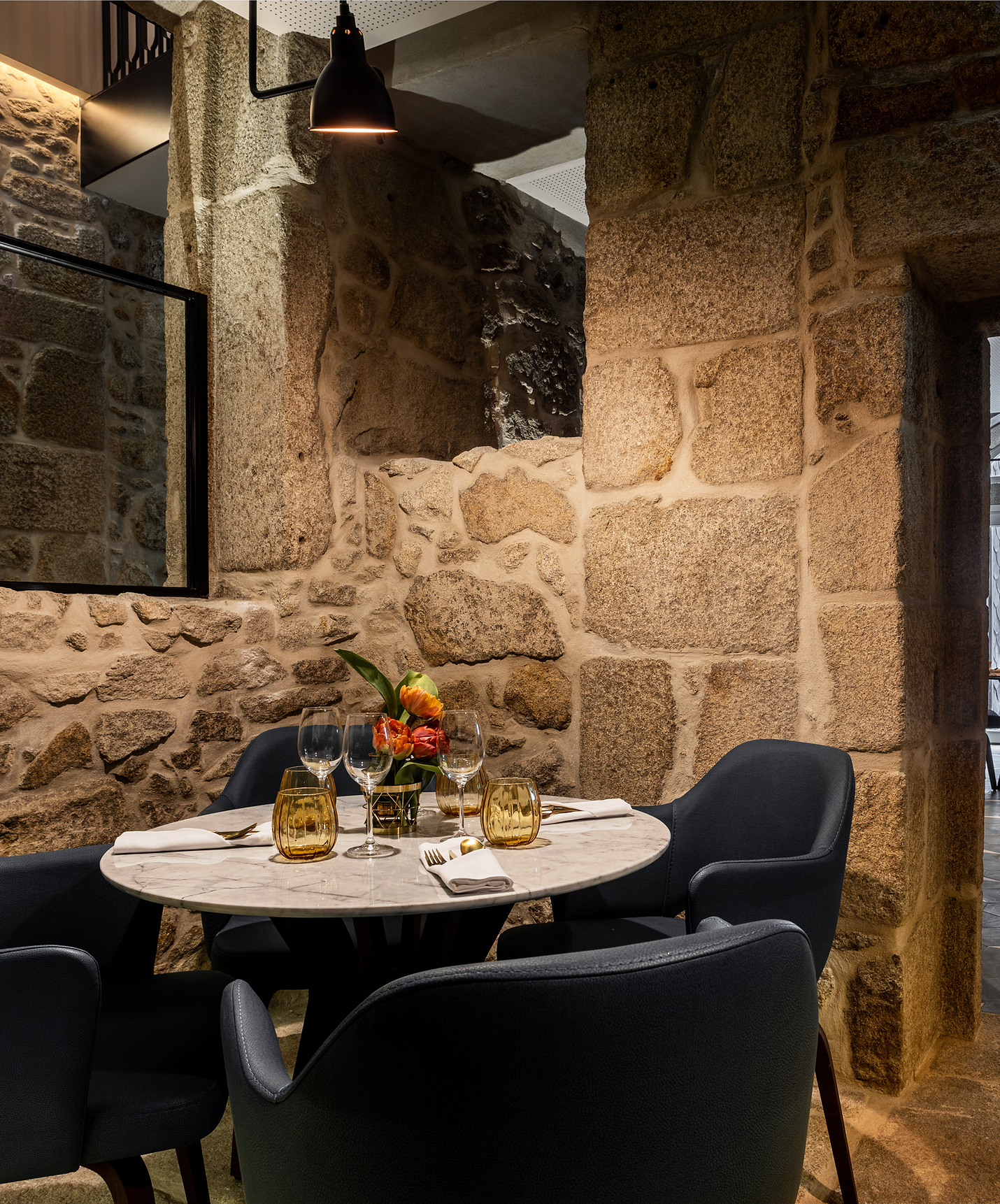 Restaurant - Pousada Porto - Rua das Flores Pousada Porto - Rua das Flores, a hotel in downtown Porto with an indoor pool, has a restaurant with stone walls