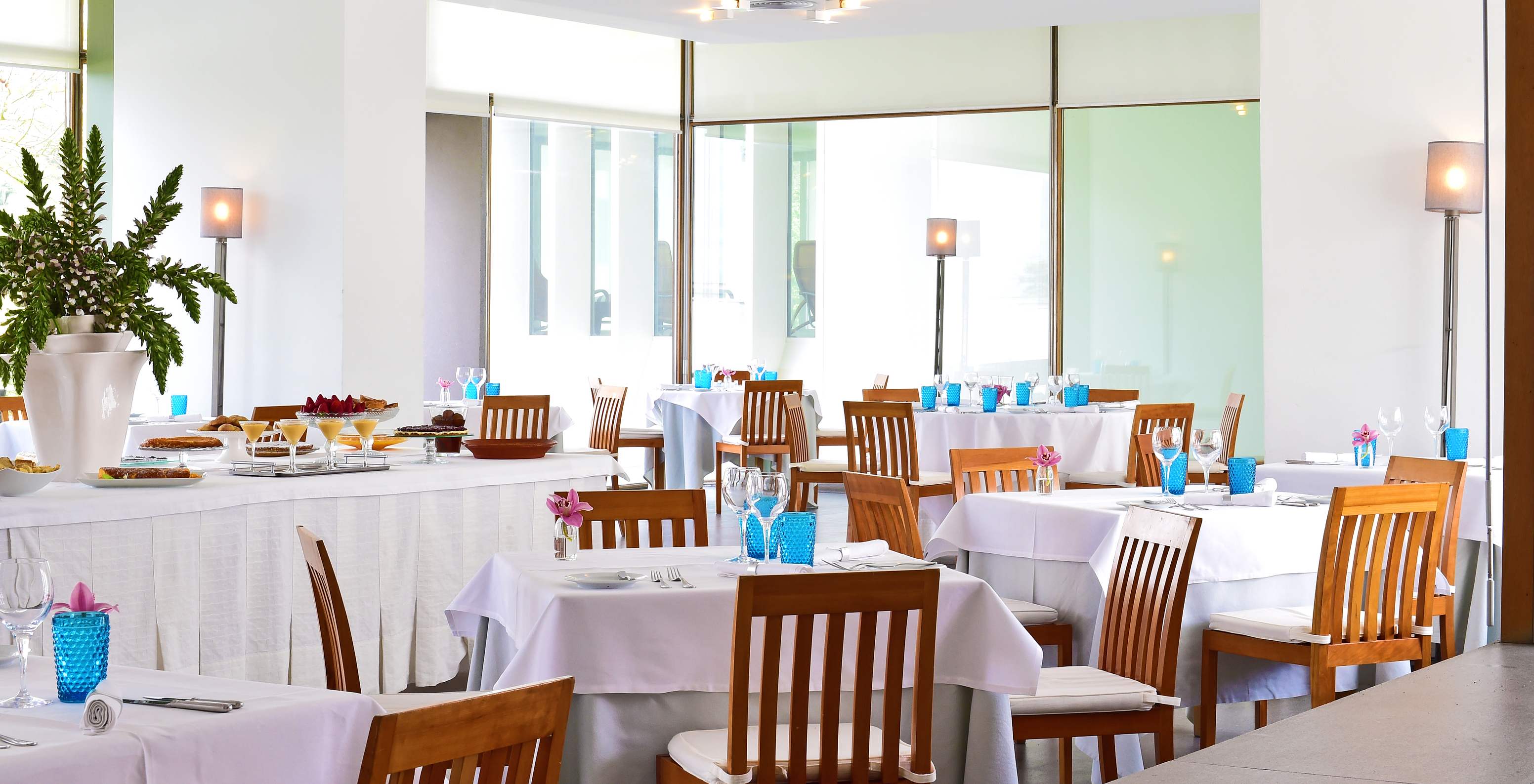 El restaurante Pousada Convento Arraiolos, del Hotel Histórico en Arraiolos, tiene un ambiente elegante y luminoso