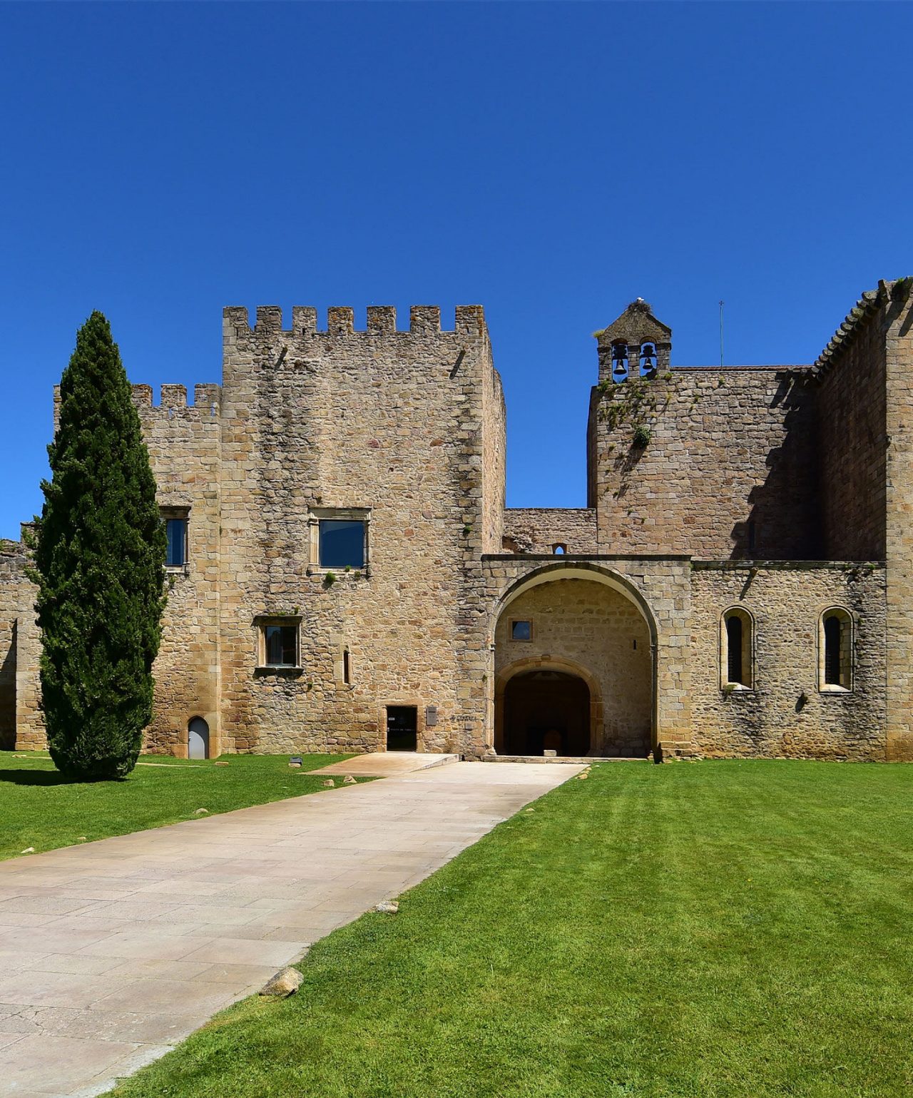 Building of the Pousada Mosteiro do Crato, in Alentejo - Pousadas of Portugal The expansion of the Pousadas of Portugal in historical buildings, such as the Pousada Mosteiro do Crato, in Alentejo